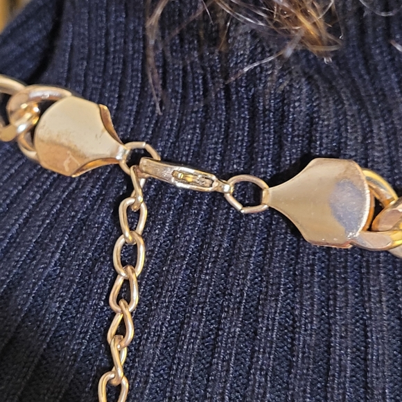 Gold tone Cuban link necklace - Picture 4 of 6